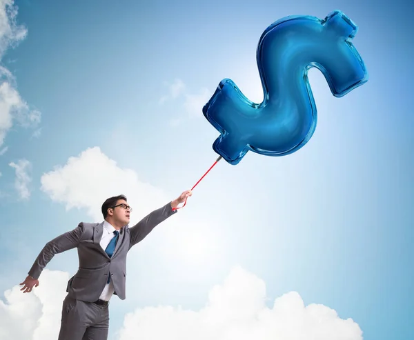Empresario volando en globo inflable signo de dólar —  Fotos de Stock