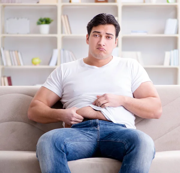 Hombre enfermo de estómago y vómitos — Foto de Stock