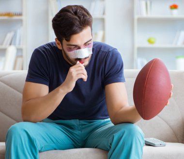 Genç adam spor maçında mağlup oldu.