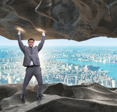 Baskı altında taşı destekleyen iş adamı