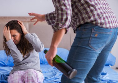 Sarhoş alkoliklerle aile içi şiddet kavramı