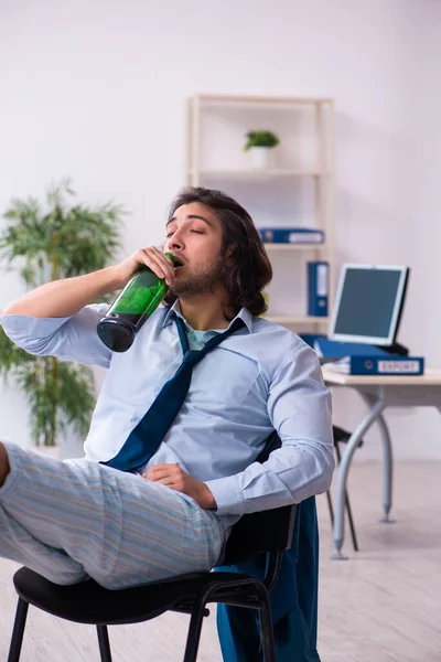 Male employee coming to work after party — Stock Photo, Image