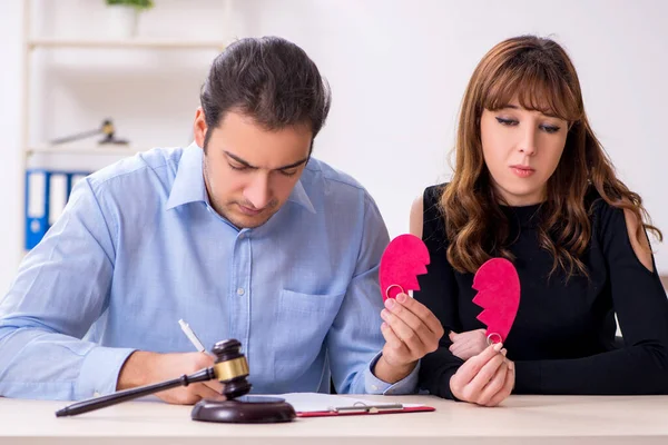 Young pair in courthouse in divorcing concept — Stock Photo, Image