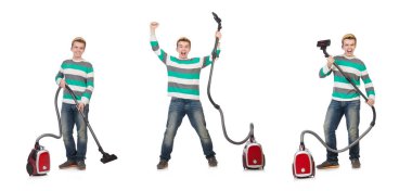 Elektrikli süpürgeyle beyaz üzerine komik adam.