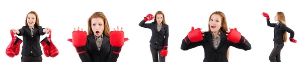 Mulher empresária com luvas de boxe em branco — Fotografia de Stock