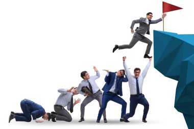 Kariyer gelişimi konsepti iş adamlarının merdivenlere tırmanması