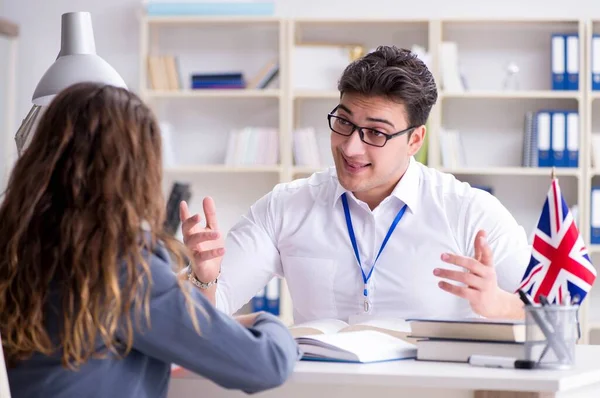 Taaltraining Engels met leraar en student — Stockfoto