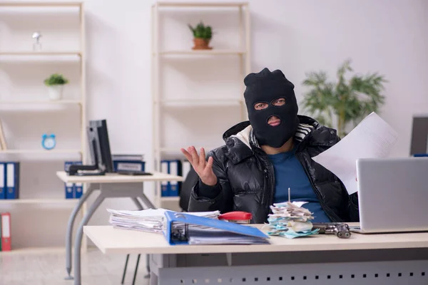 Young male burglar in the office — Stock Photo, Image