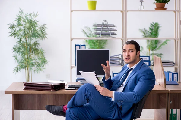Young male employee businessman at workplace — Stock Photo, Image