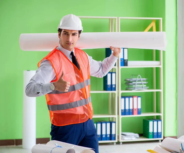 Man architect working on the project — Stock Photo, Image