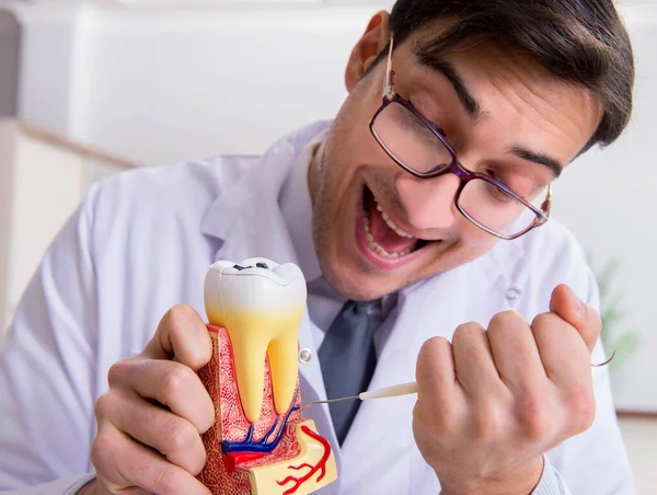 Dentista em conceito médico no hospital — Fotografia de Stock