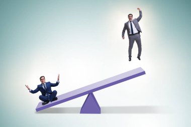 İş adamı ve tahterevalliyle rekabet konsepti