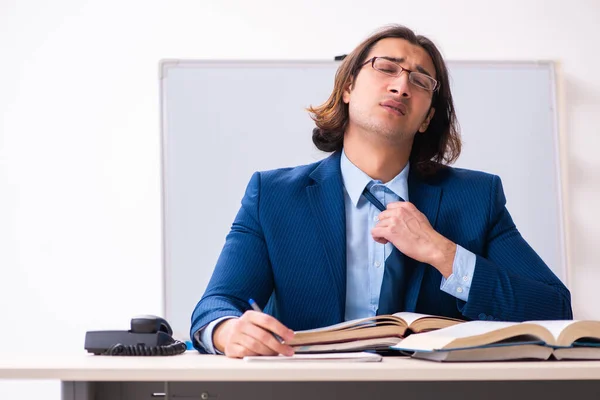 Young businessman student studying at workplace — Stock Photo, Image