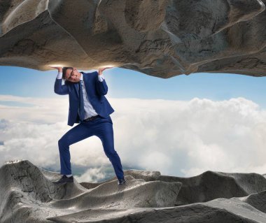 Baskı altında taşı destekleyen işadamı