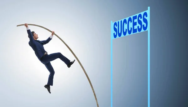 Бизнесмен прыгает с шестом к своей успешной карьере — стоковое фото
