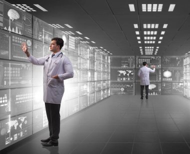 Erkek doktorla teletıp konsepti