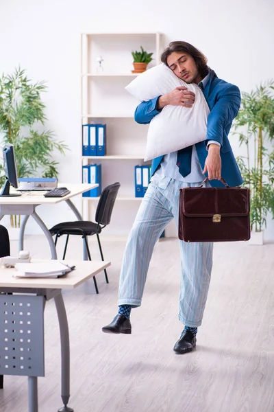 Male employee coming to work straight from bed — Stock Photo, Image