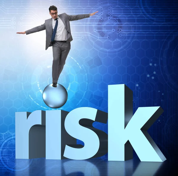 De jonge zakenman in business risk en onzekerheid concept — Stockfoto