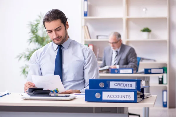 Two accountants working in the office — Stock Photo, Image