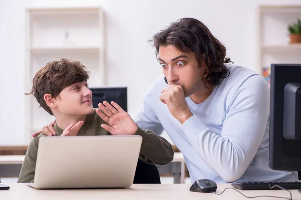 Vader en zoon in het concept — Stockfoto