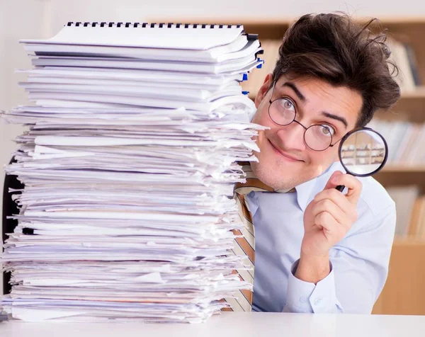 Funny auditor checking reports with magnifying glass — Stock Photo, Image