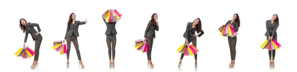 Привлекательная женщина с пакетами для покупок изолированы на белом — стоковое фото