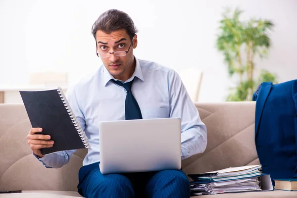 Young male employee working from house — Stock Photo, Image