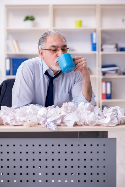 Old businessman rejecting new ideas with lots of papers — Stock Photo, Image