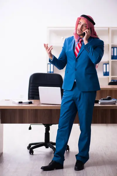 Young male arab employee working in office — Stock Photo, Image