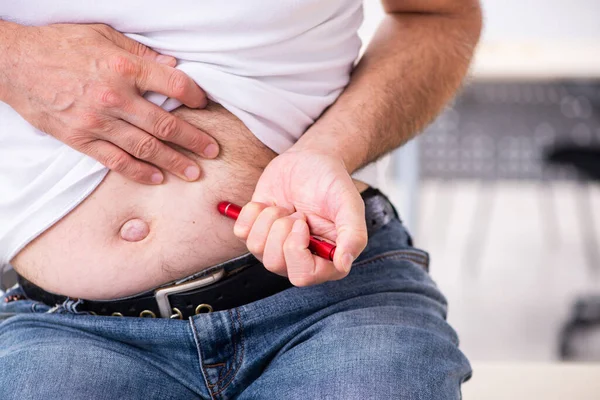 Patient suffering from diabetes visiting doctor — Stock Photo, Image