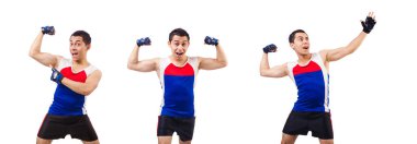 Beyaz üzerinde egzersiz yapan komik bir adam.