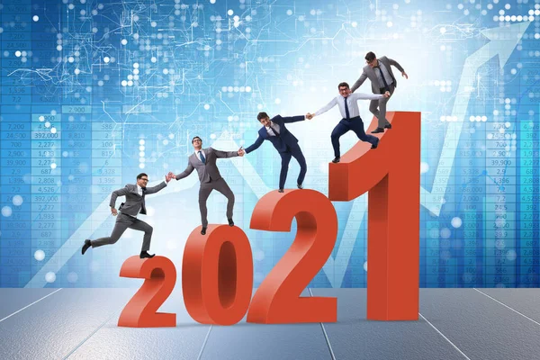 Concepto de crecimiento con transición entre 2020 y 2021 —  Fotos de Stock