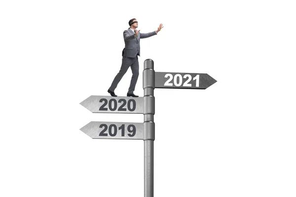 2020年と2021年の道路標識やビジネスマン — ストック写真