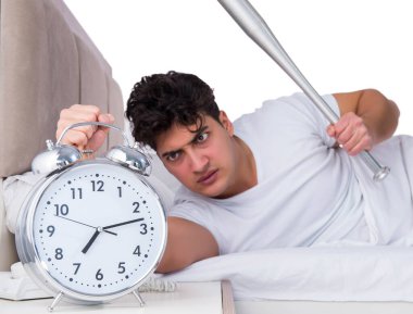 Yatakta uykusuzluk çeken adam.