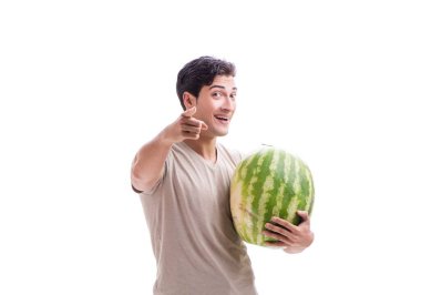 Karpuzlu genç adam beyazda izole edilmiş.