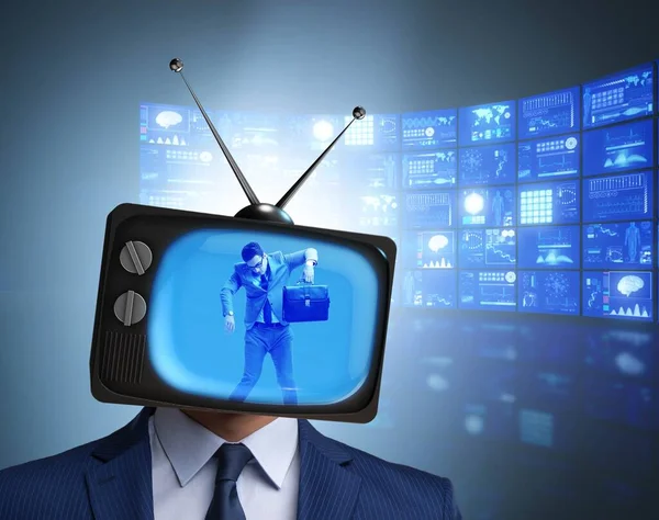 Uomo con la testa della televisione nel concetto di dipendenza dalla tv — Foto Stock