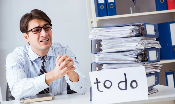 Empresário que não entrega a sua lista de tarefas — Fotografia de Stock