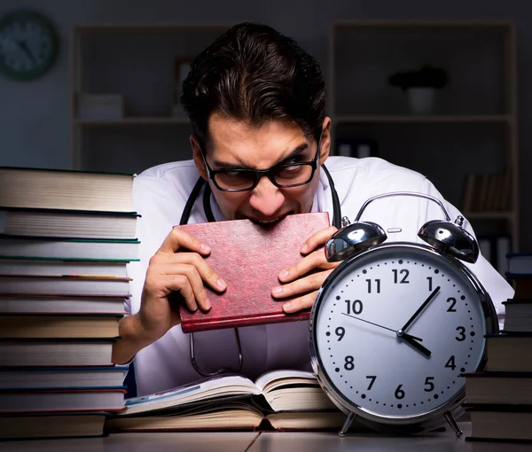 Medical student preparing for university exams at night — Stock Photo, Image