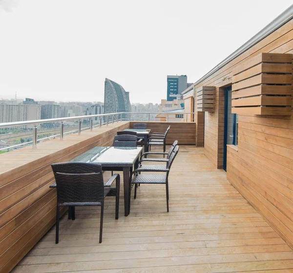 En üst kattaki teras kafe.