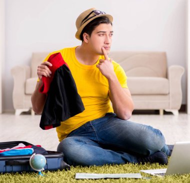 Tatil gezisini haritayla planlayan adam