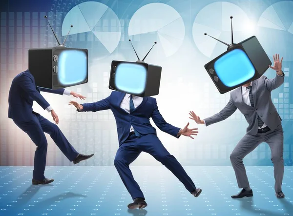 Media zombie koncept med man och tv i stället för huvud — Stockfoto