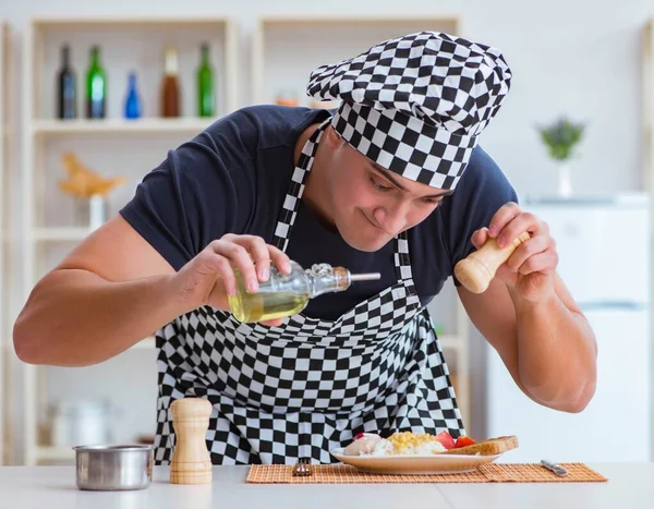 Chef cook cooking a meal breakfast dinner in the kitchen — Stock Image Chef cook cooking a meal breakfast dinner in the kitchen Stock Photo