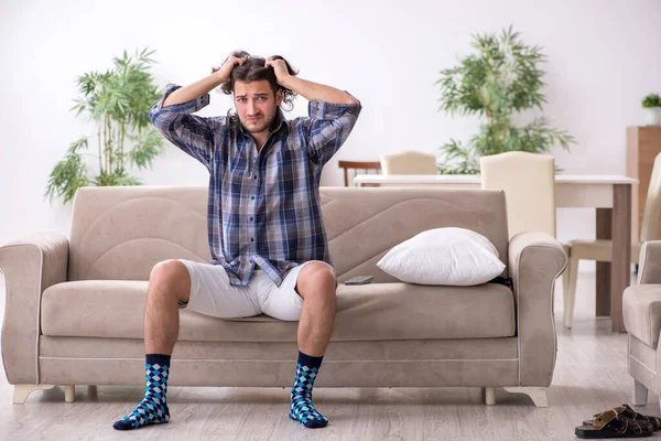 Young leg injured man suffering at home — Stock Photo, Image