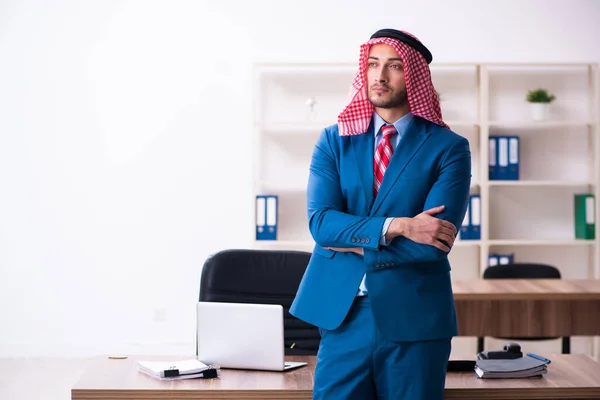 Young male arab employee working in office — Stock Photo, Image