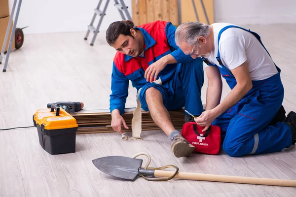 Two contractors and snake indoors — Stock Photo, Image