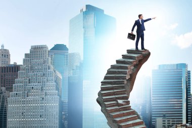 İş adamıyla kariyer merdiveni kavramı