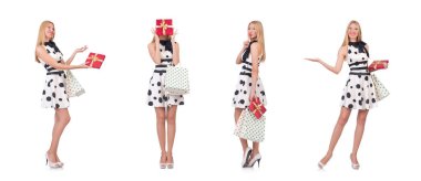 Genç bir kadın Noel alışverişi yapıyor beyazla