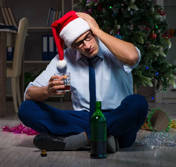 Businessman celebrating christmas at home alone — Stock Photo, Image