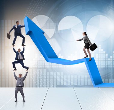 Ekonomik iyileşme konsepti içinde iş adamları