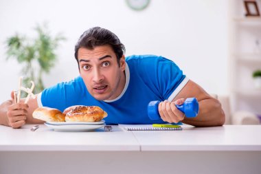 Diyet konseptinde genç aç bir adam